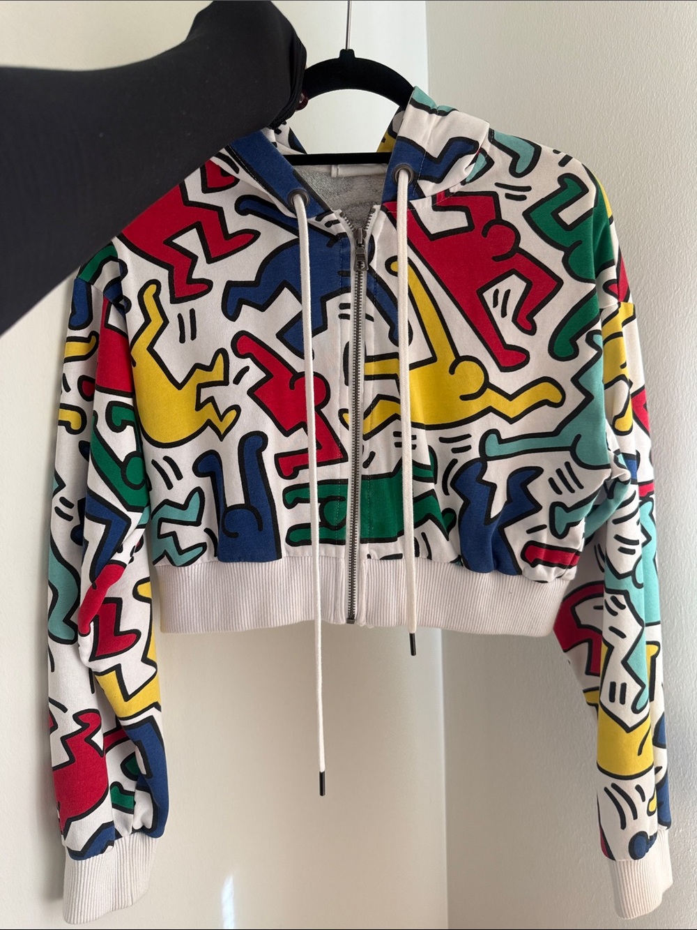 ALICE + OLIVIA X KEITH HARING CROPPED ZIP UP